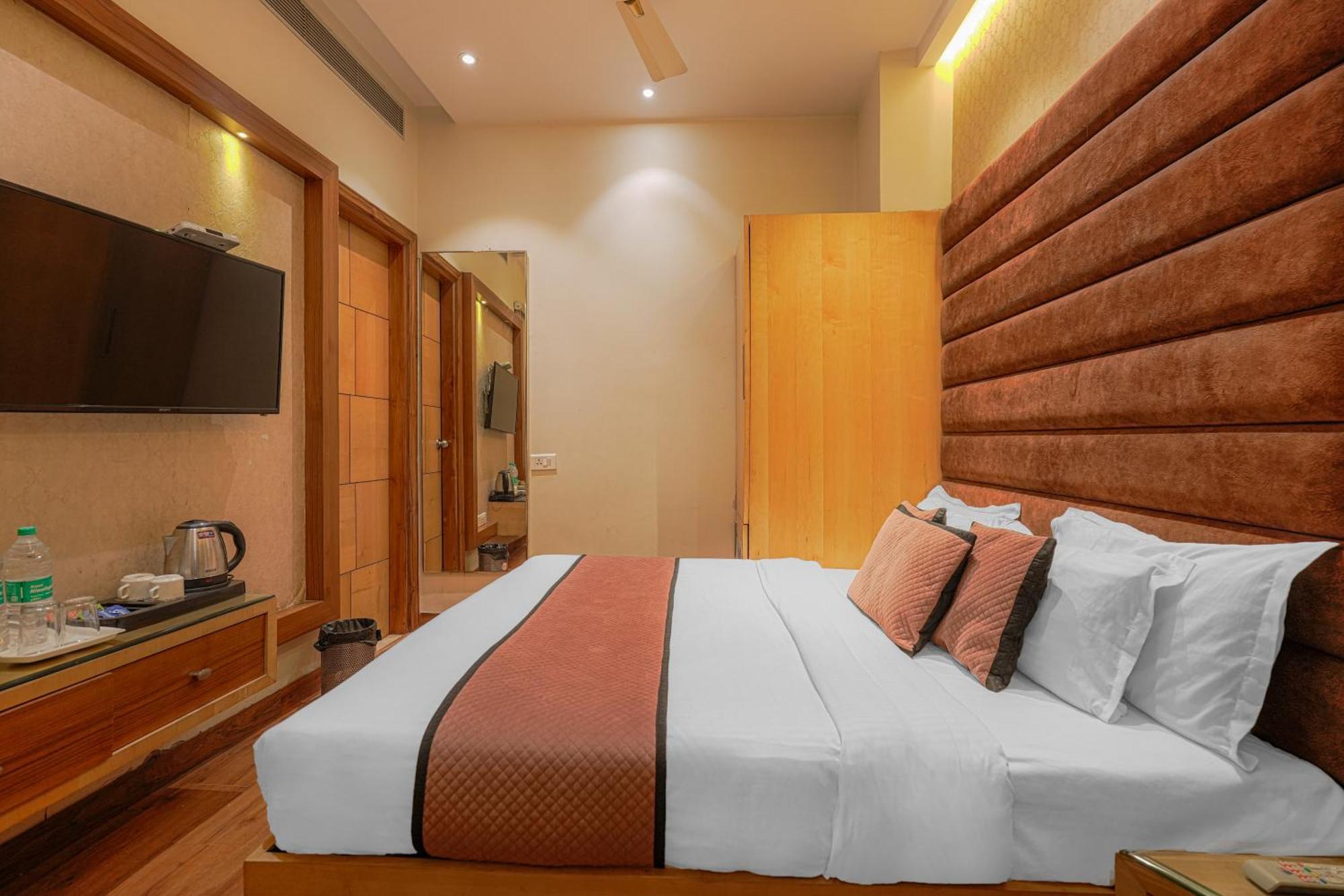 Csjs Inn Hotel Amritsar Exterior foto